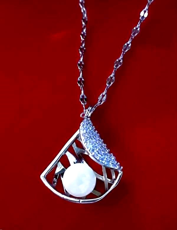 American Diamond Pearl Fan Shaped Pendant