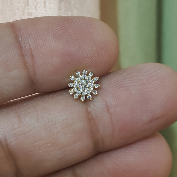 American Diamond 31stone Kadambari Nosepin
