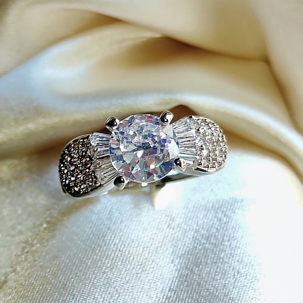 American Diamond Bee Shape Wedding Ring